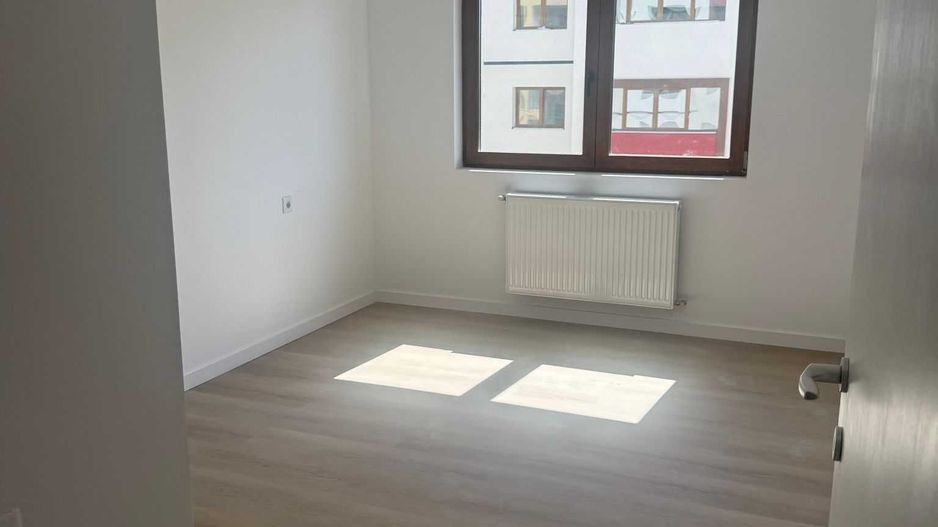 De vanzare apartament 2 camere , zona  Cartier Solar - Poză 4