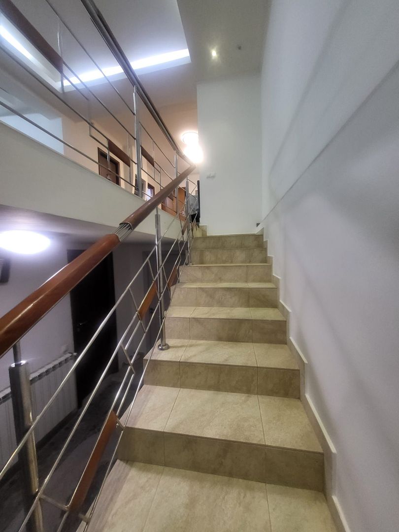 Apartament 5 camere,suprafata mare, curte, bloc 2006 - 4 nivele, Decebal, metrou - Poză 3