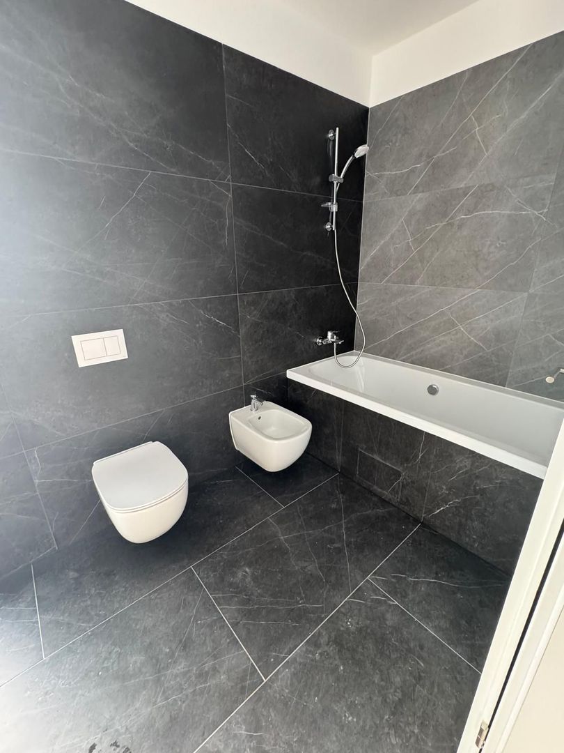 Duplex despărțit prin perete dublu/ Garaj - Poză 18