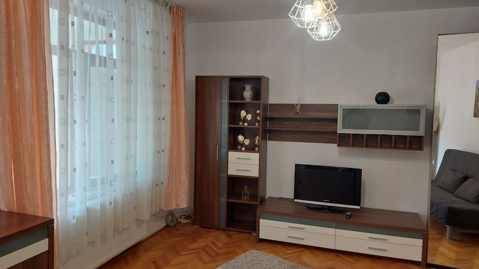 De inchiriat studio la casa, zona centrala Brasov, Schei - Poză 3