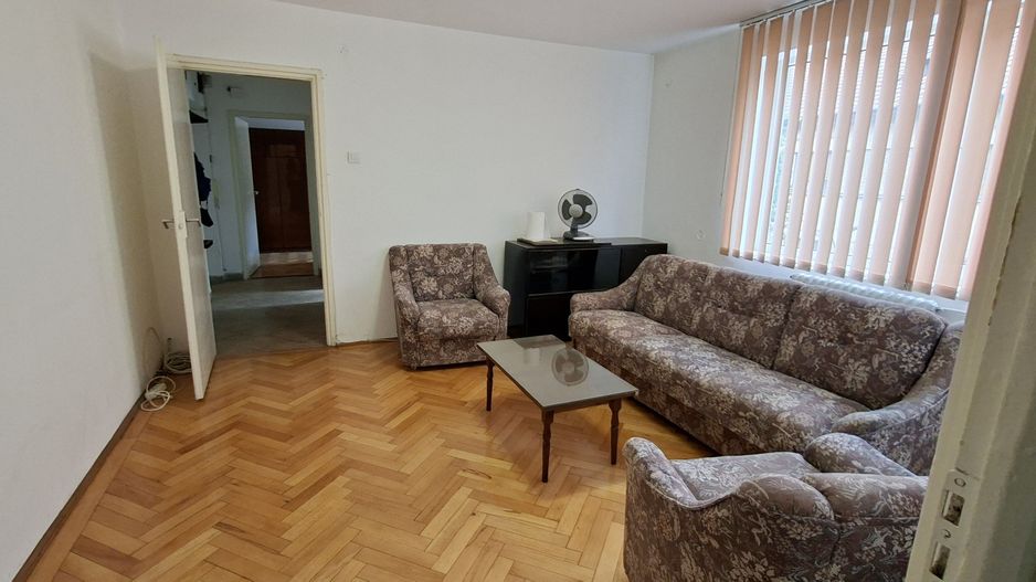 Apartament cu 3 camere - Centru - Poză 2