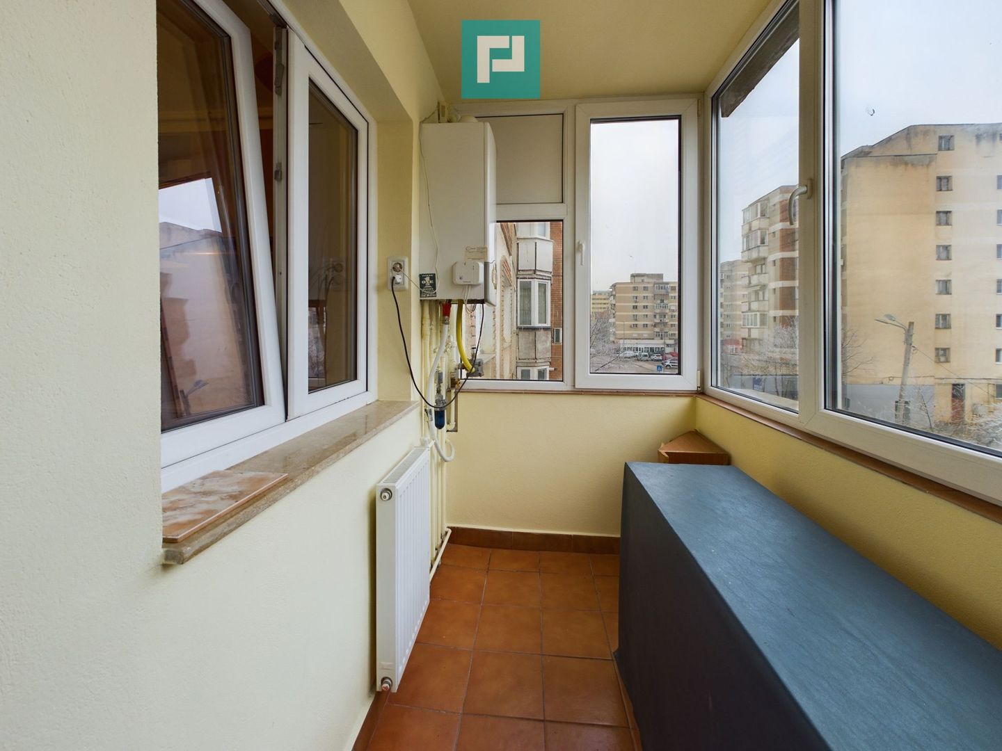 Apartament cu 3 camere în Zona 300 - Poză 7