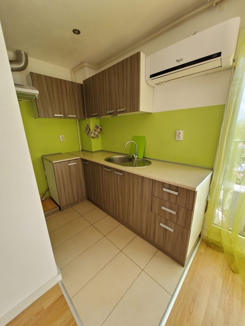 3 CAMERE IN COSMOPOLIS - Poză 11