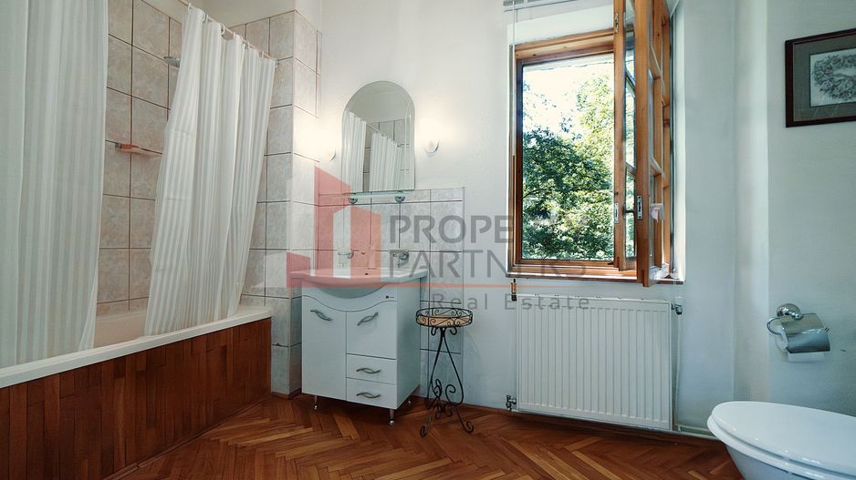 Vila superba langa Castelul Bran - Poză 13