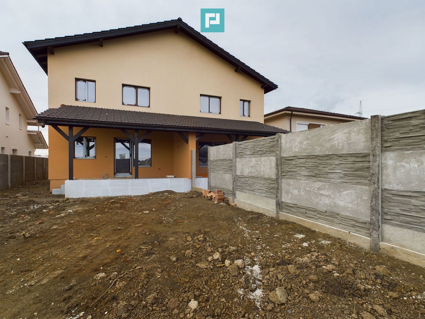 Duplex în Moșnița Nouă, în spate la Castel - Poză 3