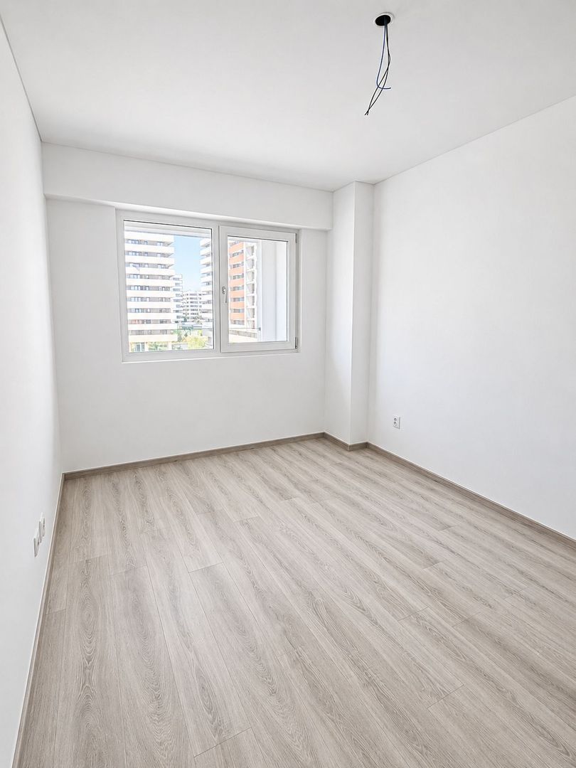 Apartament FINALIZAT 2 camere , 65mp. Copou 115000 euro TVA inclus - Poză 4