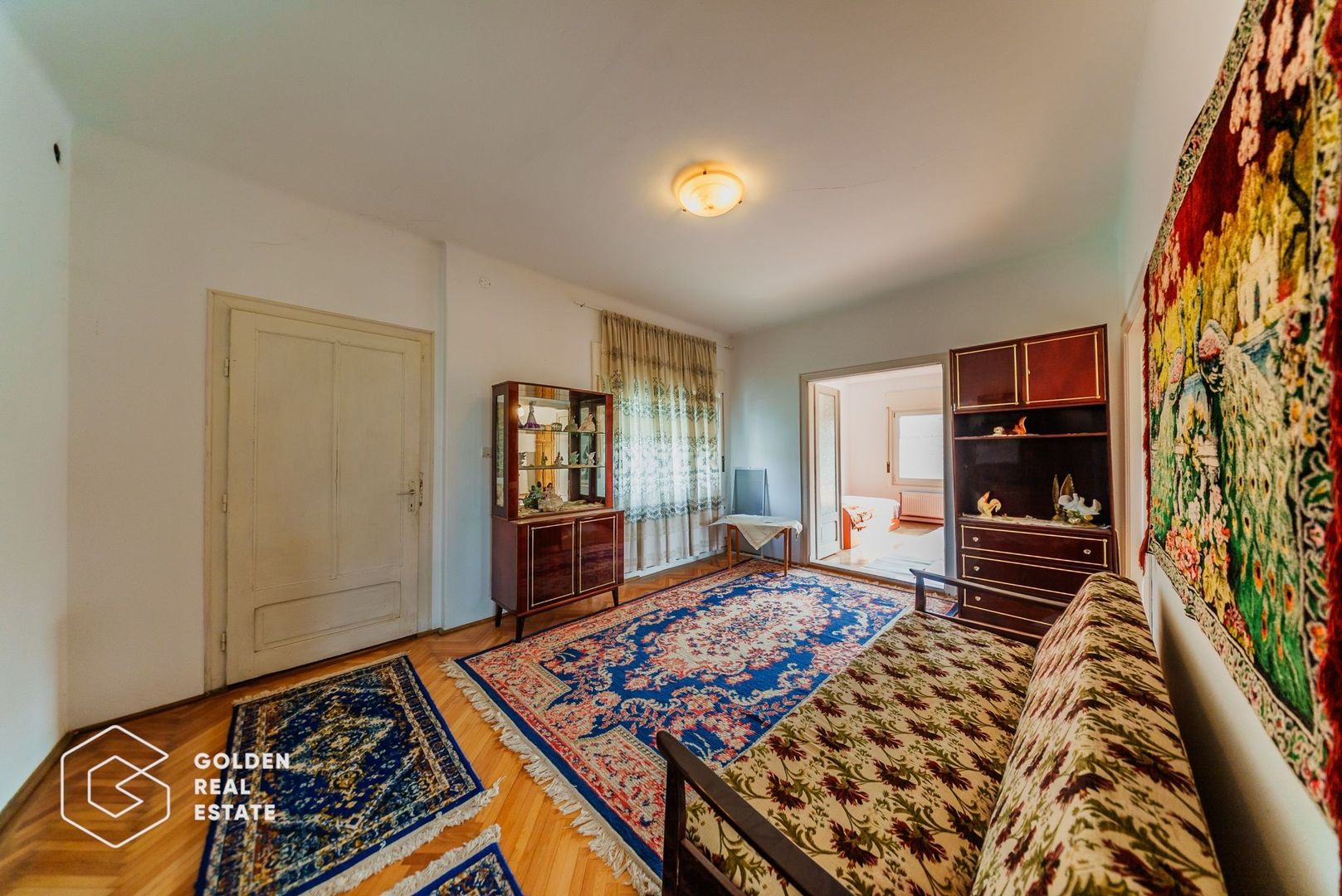 Vila superba, P+E,  Cuvin, 9 camere, 200 mp si teren 1300 mp plus anexa 3 camere - Poză 6