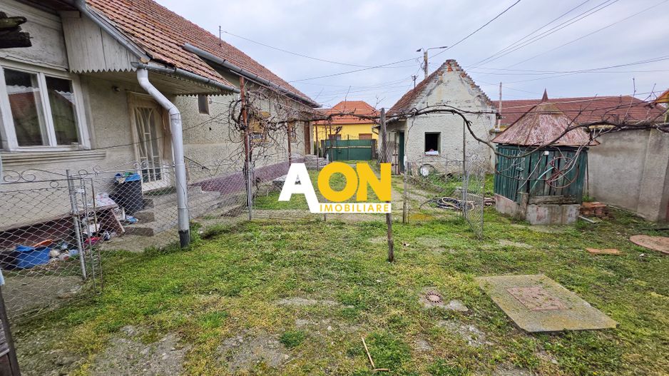 Teren intravilan parcelat, 1621 mp, cu casa demolabila, Barabant - Poză 2