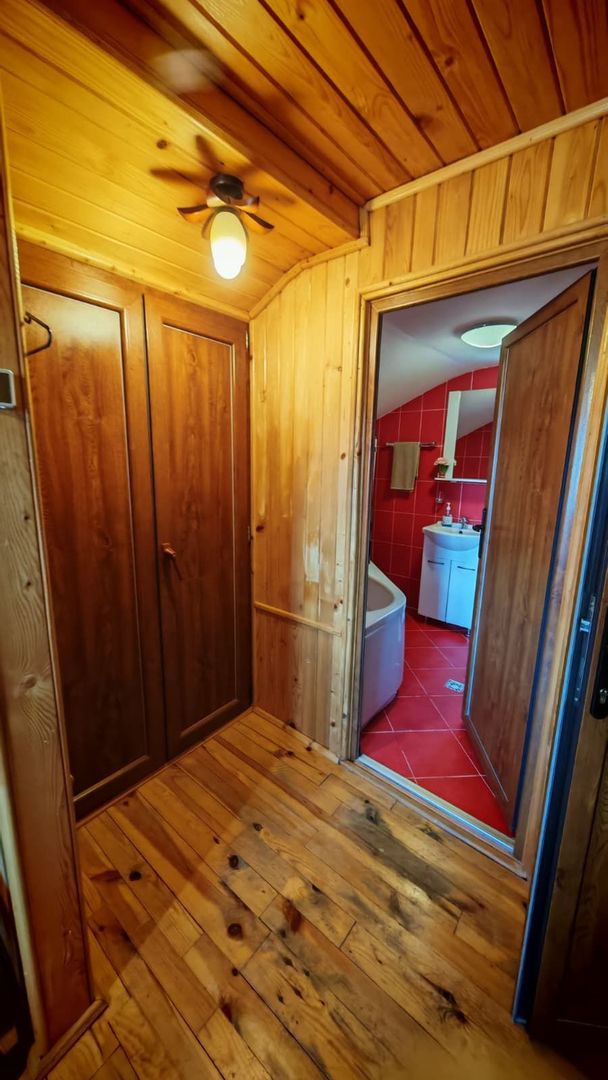 Casa / pensiune investitie sat Pestera, Moieciu, Bran - Poză 14
