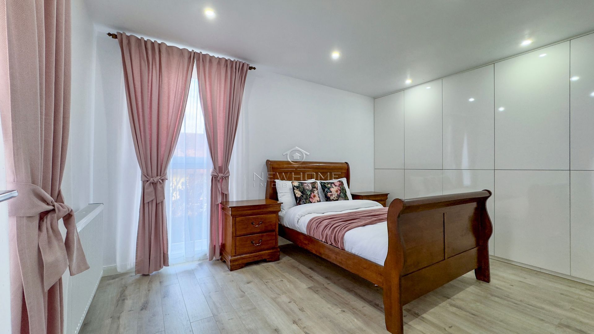 Comision 0%  Apartament cu 3 camere de vânzare în zona Centrală - Poză 1
