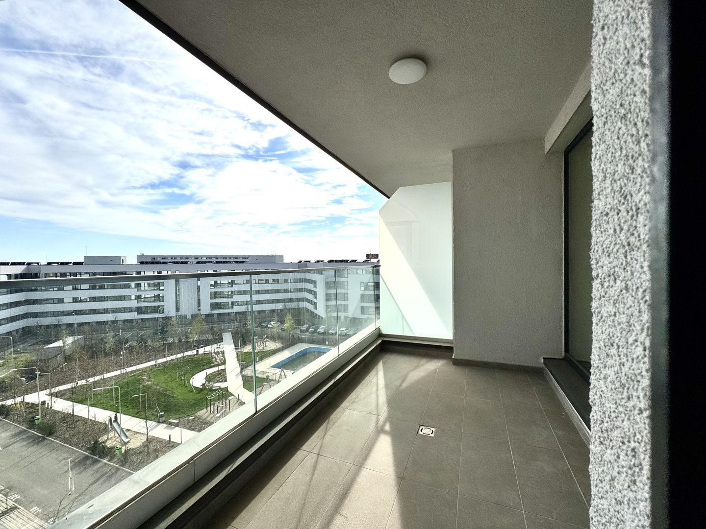 3 camere. Bucătărie Open-Space - Verdere curte interioară - Poză 1