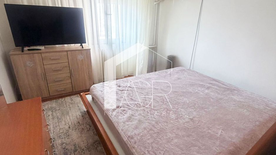 Apartament cu 3 camere, decomandat, zona 9 Mai - Poză 8