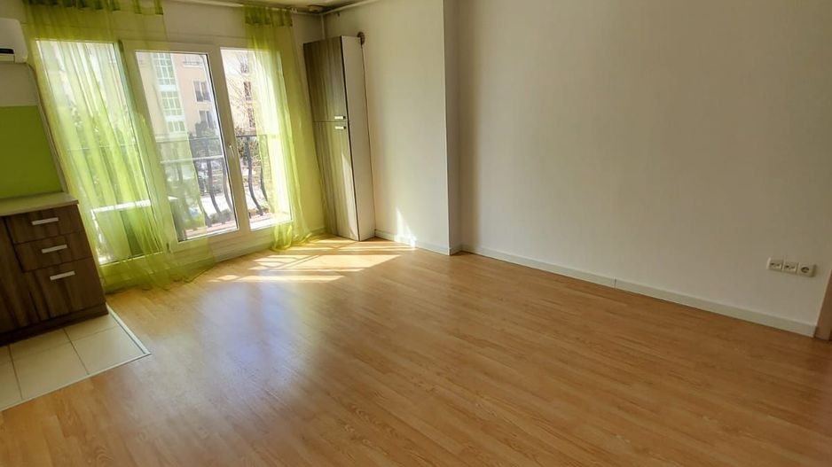 3 CAMERE IN COSMOPOLIS - Poză 7