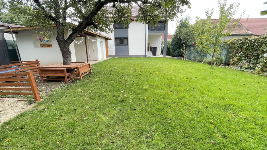 Casa spatioasa,amenajata in zona Lipovei - Poză 22