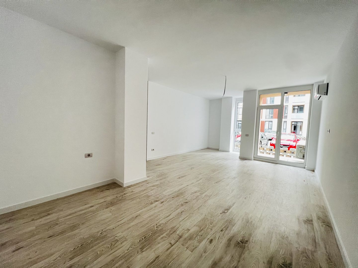 Apartament cu 2 camere si curte   -  Parter   -Zona Torontalului - Poză 2