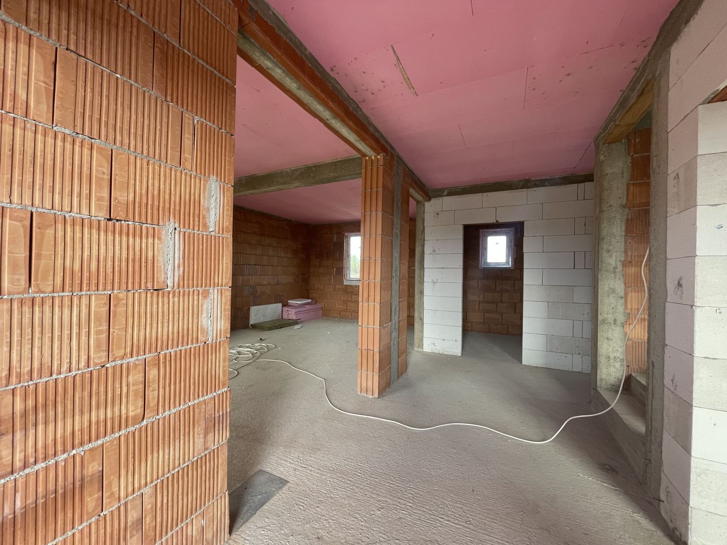 CASA LA ROȘU 220 MP | ZONA RETRASA CU VEDERE PANORAMICA| MARGINEA - Poză 8