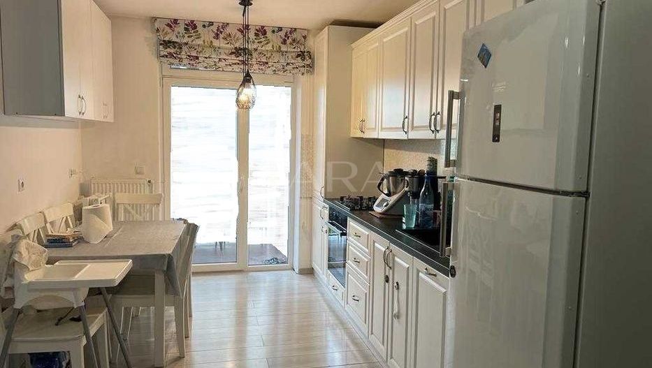 Apartament pozitionat cu 3 camere in zona strazii  Tineretului! - Poză 2