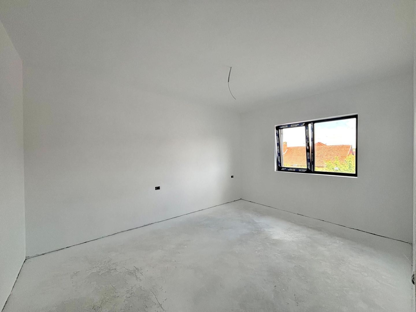 Casa individuala cu 4 camere - Zona Centrala - Utvin - Poză 7