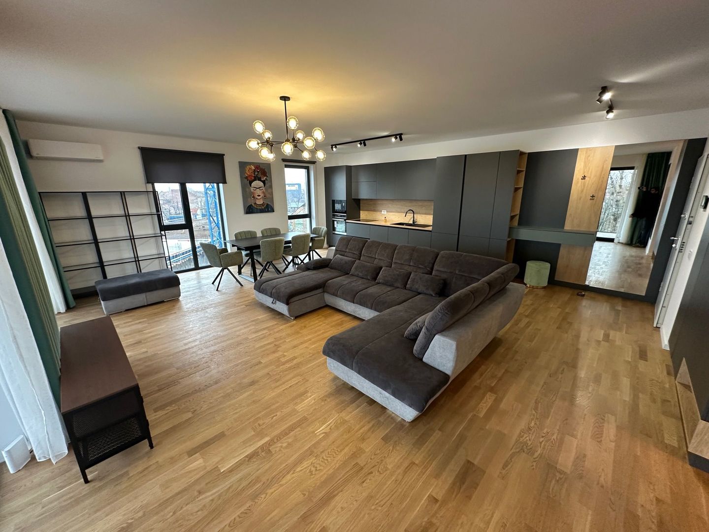 Apartament 4 camere - 115mp suprafata utila - Poză 1