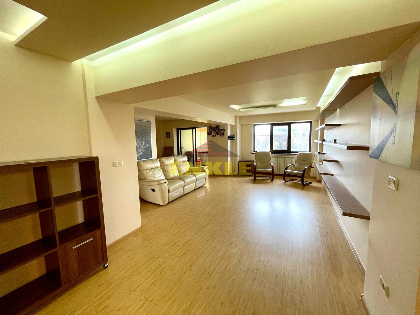 De vanzare apartament 4 camere, zona ultracentrala - Poză 2