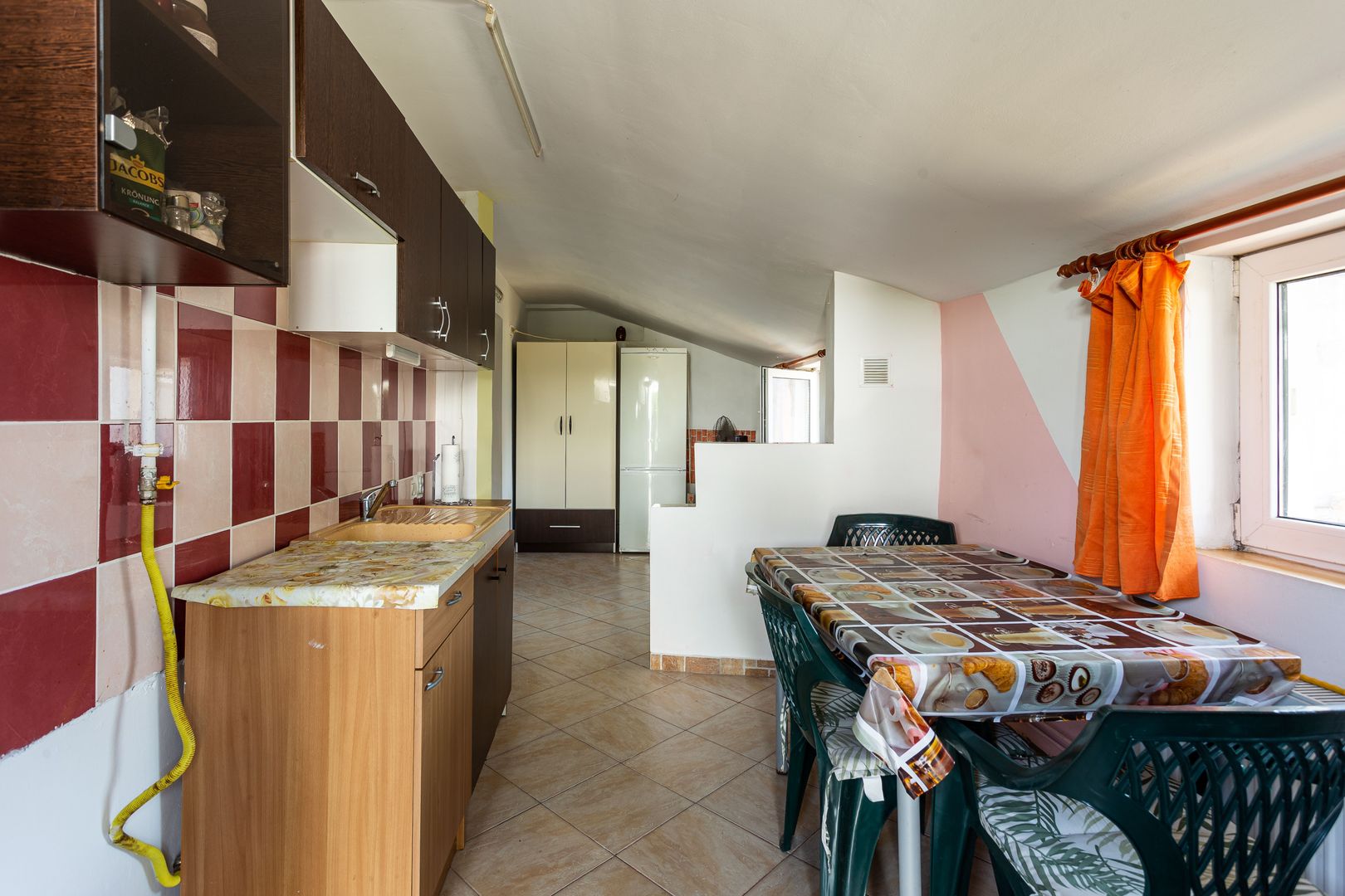 Casă cu 2 camere, renovată, în Bujac - Poză 6