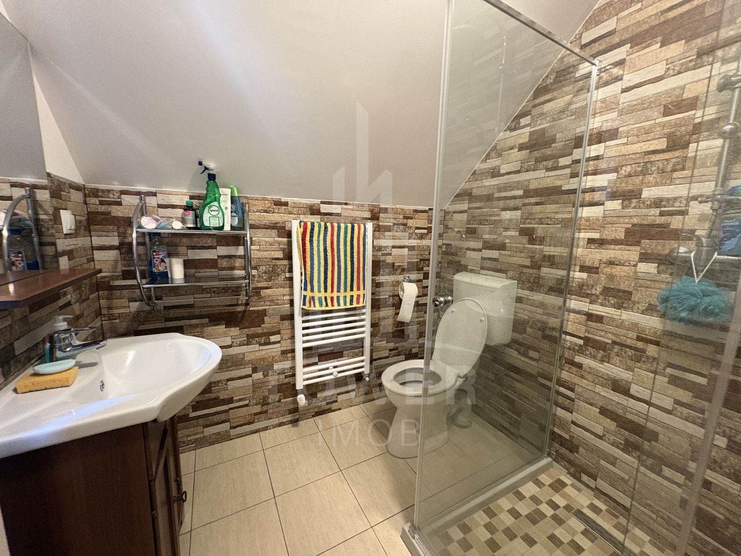 Casă de vânzare în Cisnădioara – 2 apartamente complet echipate - Poză 12