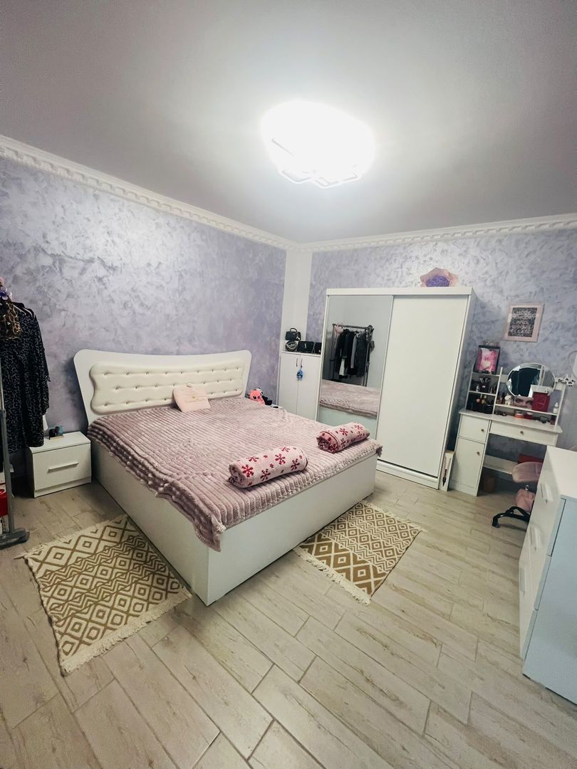 Apartament cu 2 camere la curte comuna , zona centrala - Poză 1