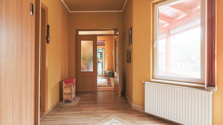 Casă spațioasă cu 4 dormitoare în Nădlac – gata de mutare! - Poză 2
