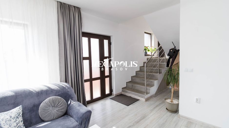 Casă spațioasă 4 dormitoare Sânpetru, 500 mp teren, mobilată complet - Poză 9