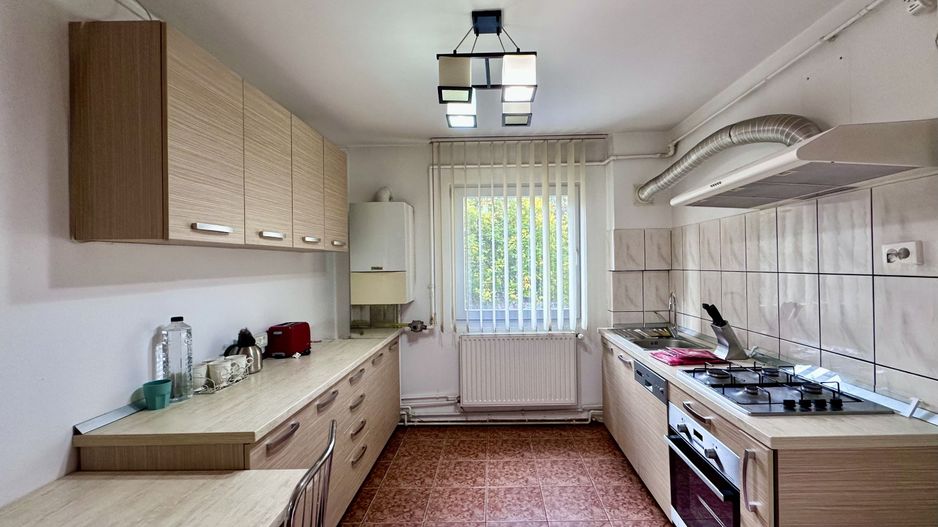 Apartament decomandat 4 camere de închiriat – zonă Medicina/Prefecturǎ - Poză 2