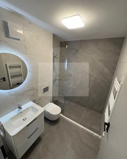 Apartament modern cu 3 camere de închiriat – Elite City, Parcare - Poză 10