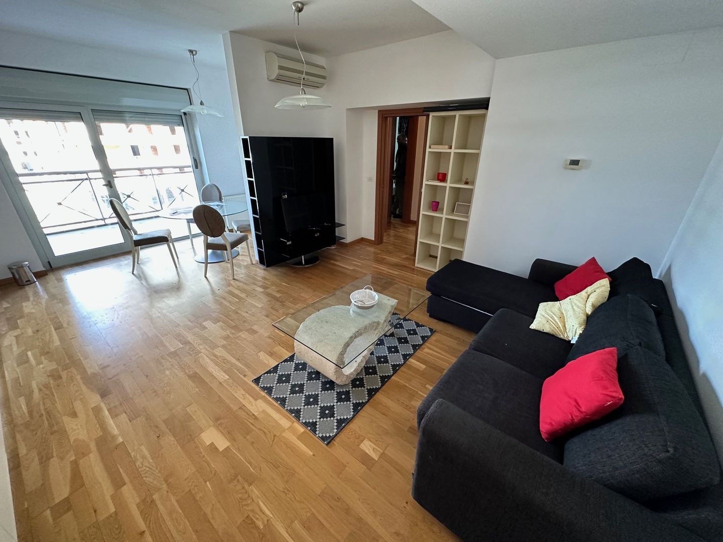 Apartament 2 camere cu  loc de parcare in subteran - Poză 1