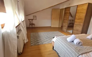Vila spațioasă și recent renovată în Ghiroda! - Poză 31