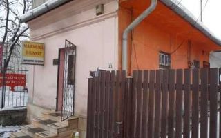 Casa cu trei camere  la curte de inchiriat. - Platinia - Poză 1