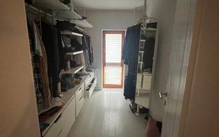 Locuinta spatioasa in triplex - Poză 19