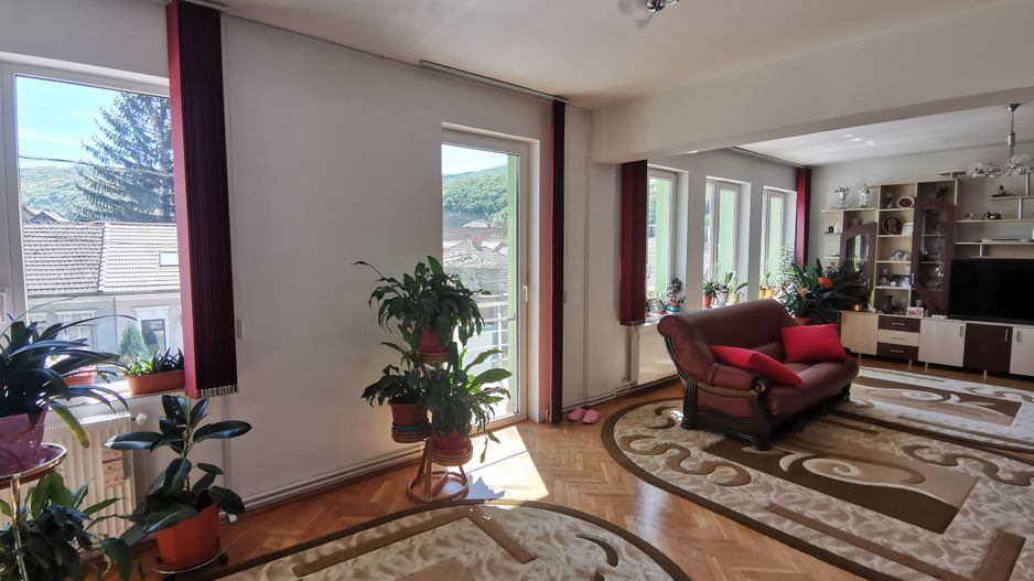 O proprietate Multiple Posibilități VANZARE sau INCHIRIERE - Poză 30