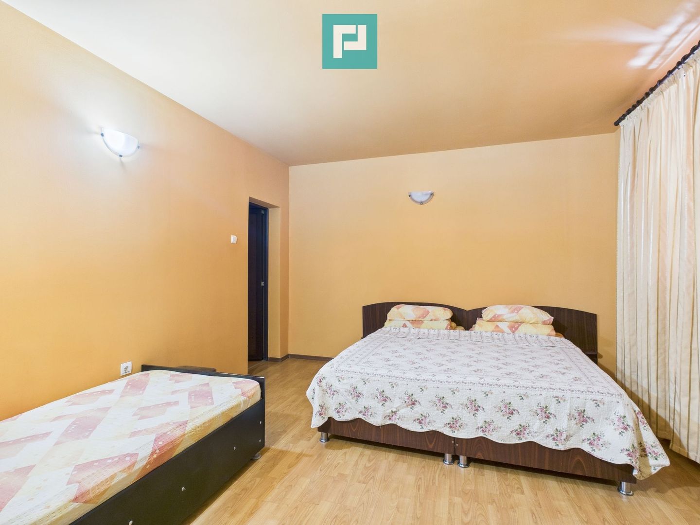 Casă și clădire de apartamente la Orțișoara - Poză 7