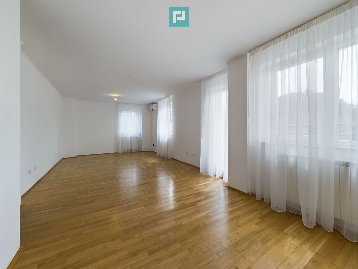 Vilă pe Șoseaua Nordului- Pretabilă pt. Locuit/Activitate Comercială - Poză 9