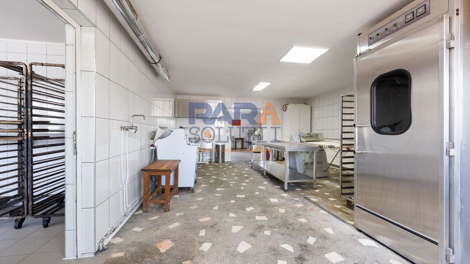 Spațiu de producție cu dotări complete: brutărie, patiserie și magazin - Poză 18