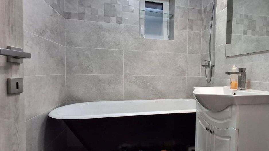 Apartament 2 camere , parter inalt , cu loc de parcare. - Poză 4