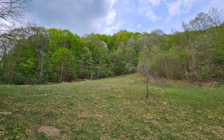 Teren intravilan 1454 mp la marginea padurii zona locuita de case! - Poză 1