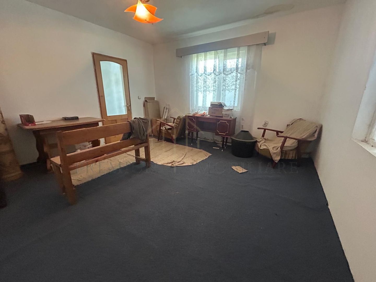 Casă de vânzare în centrul Oituzului, DN11 - Poză 5