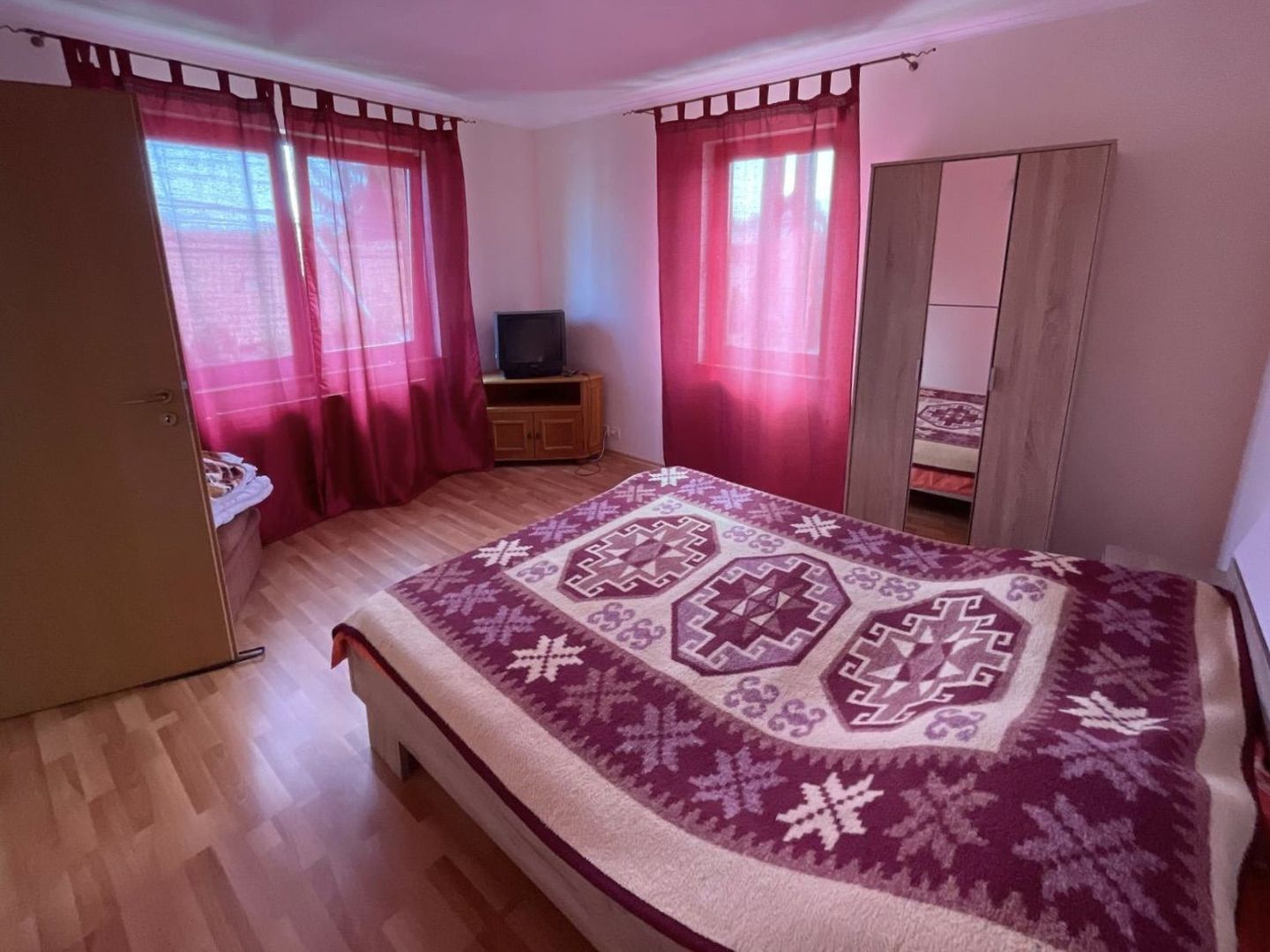 Casă spațioasă, confort ridicat, garaj și teren generos, zona Aradului - Poză 14