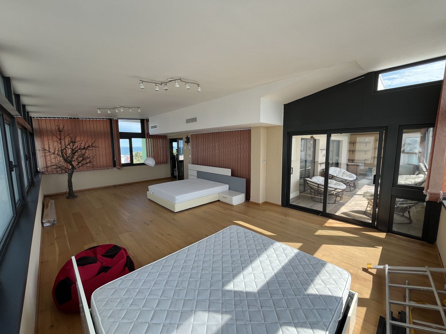 Penthouse cu Vedere Panoramica în Mamaia 295mp Utili și 47mp Terasă Parcare - Poză 14