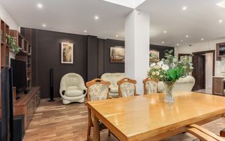 Vilă spațioasă cu curte superbă lângă Parcul Circului - Poză 17