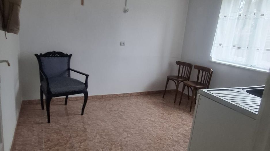 Spațiu cu potențial dublu: locuință sau sediu! - Poză 4