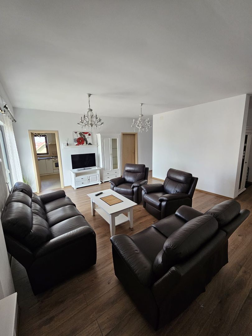 Apartament 2 camere la intrare în Dumbravita - Poză 2