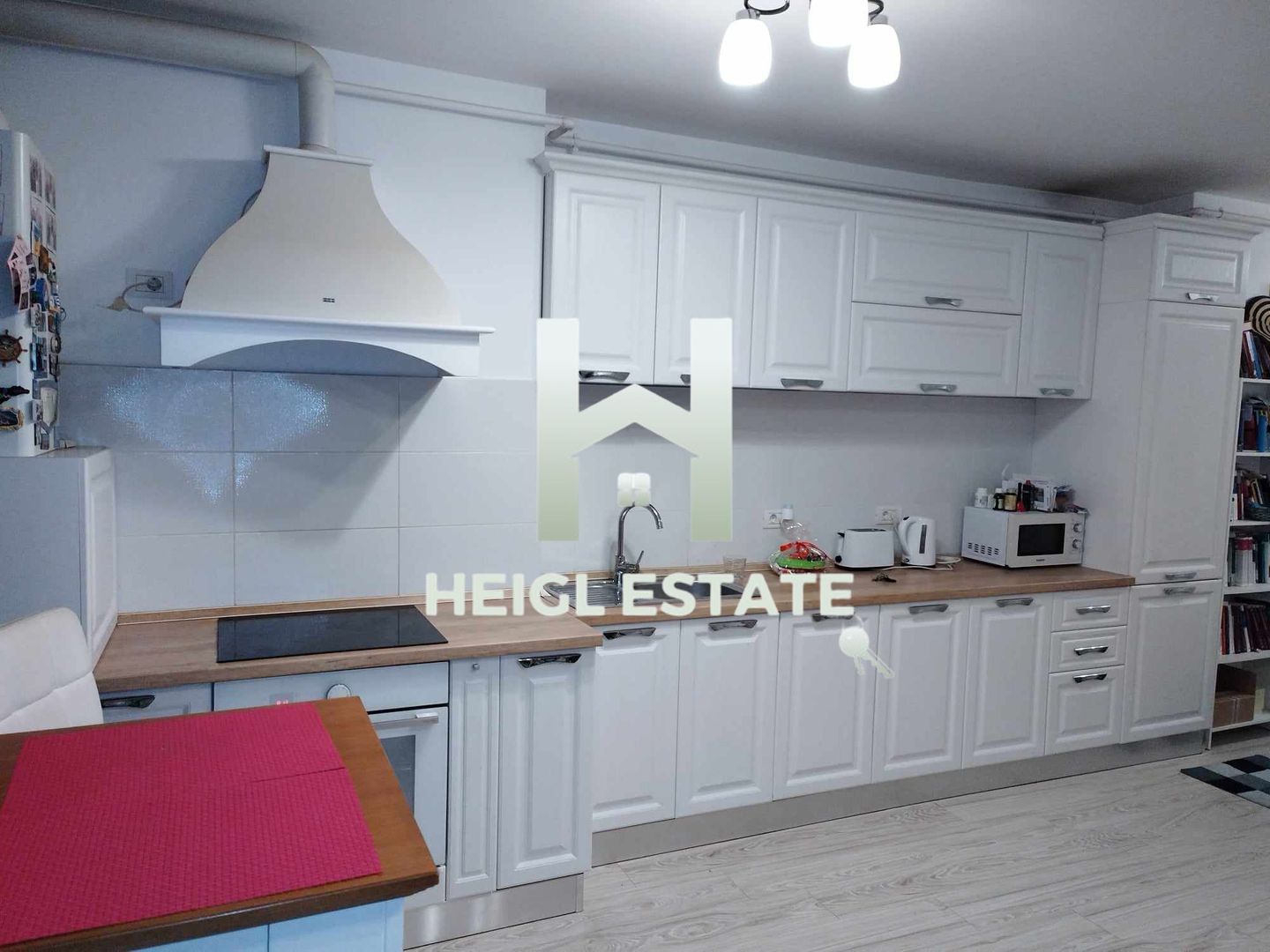 Heigl Estate vă propune spre vanzare in zona Soarelui - Poză 1