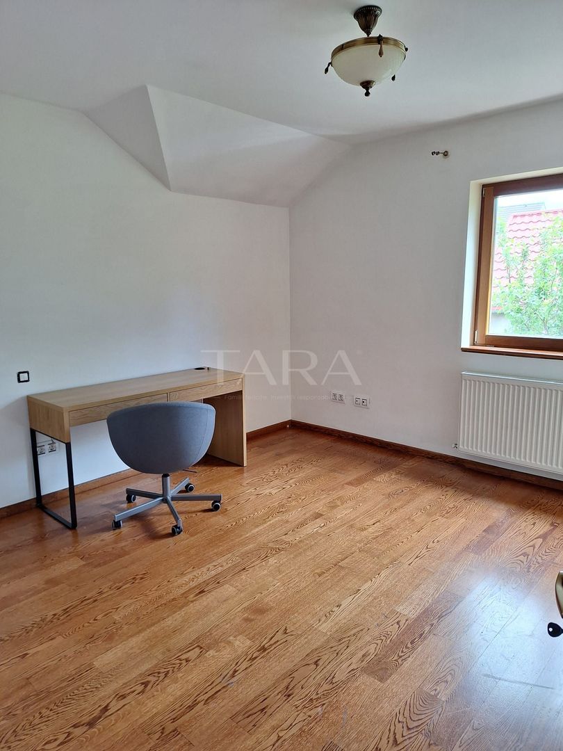 Casa deosebită în Europa – stil clasic, terase și grădină amenajata - Poză 16