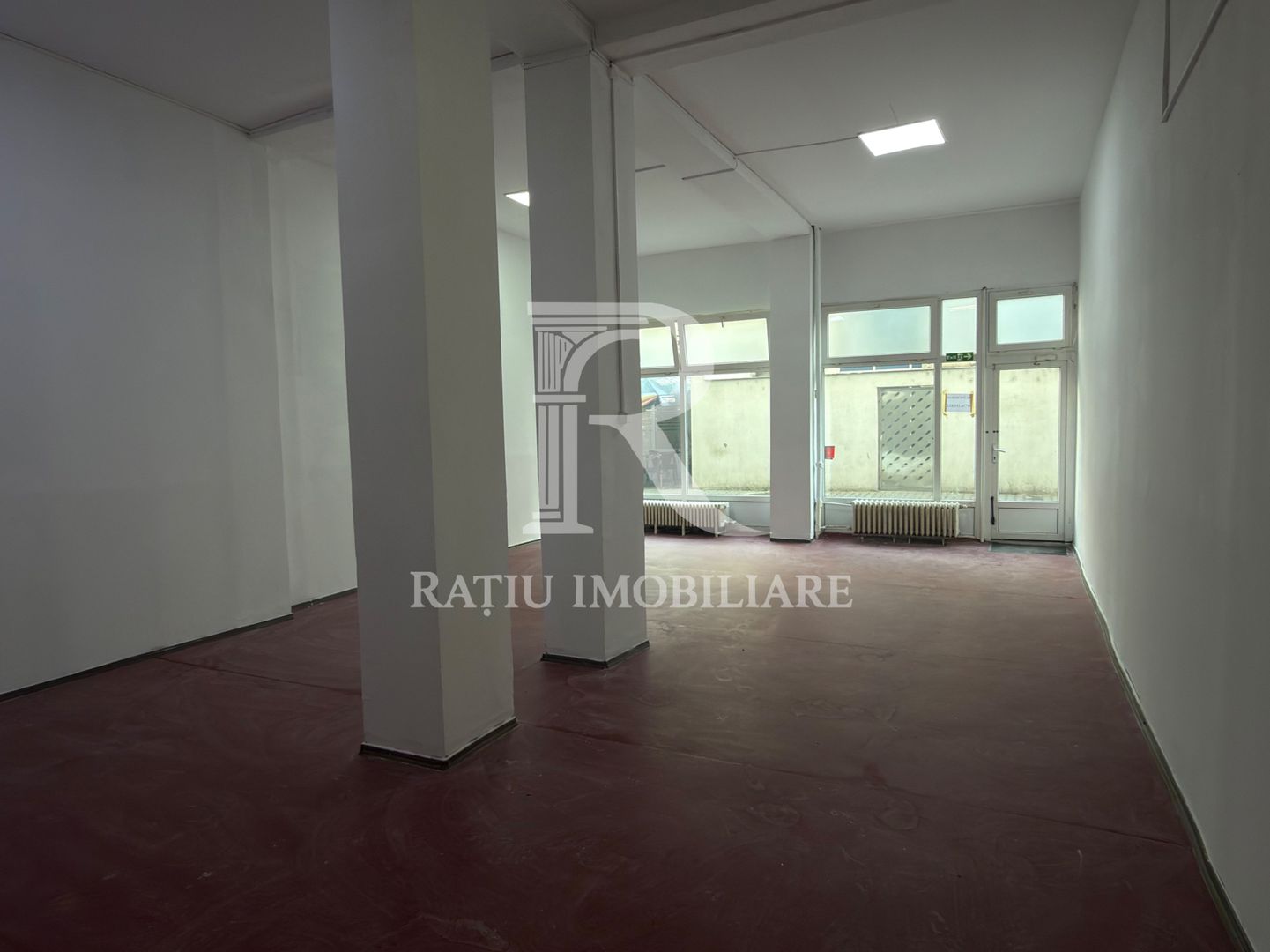 Spațiu comercial de închiriat în Oradea, zona Rogerius - Poză 1